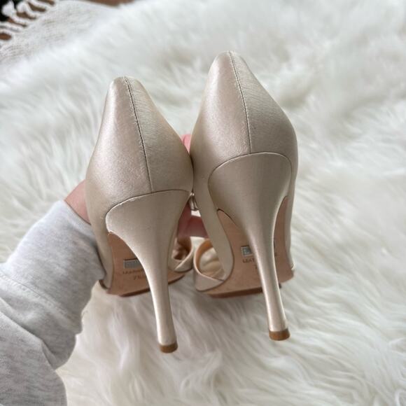 Badgley Mischka Champagne Pump Bridal Satin D'orsey Heel Wedding Cream Bride 7.5 - Picture 9 of 12